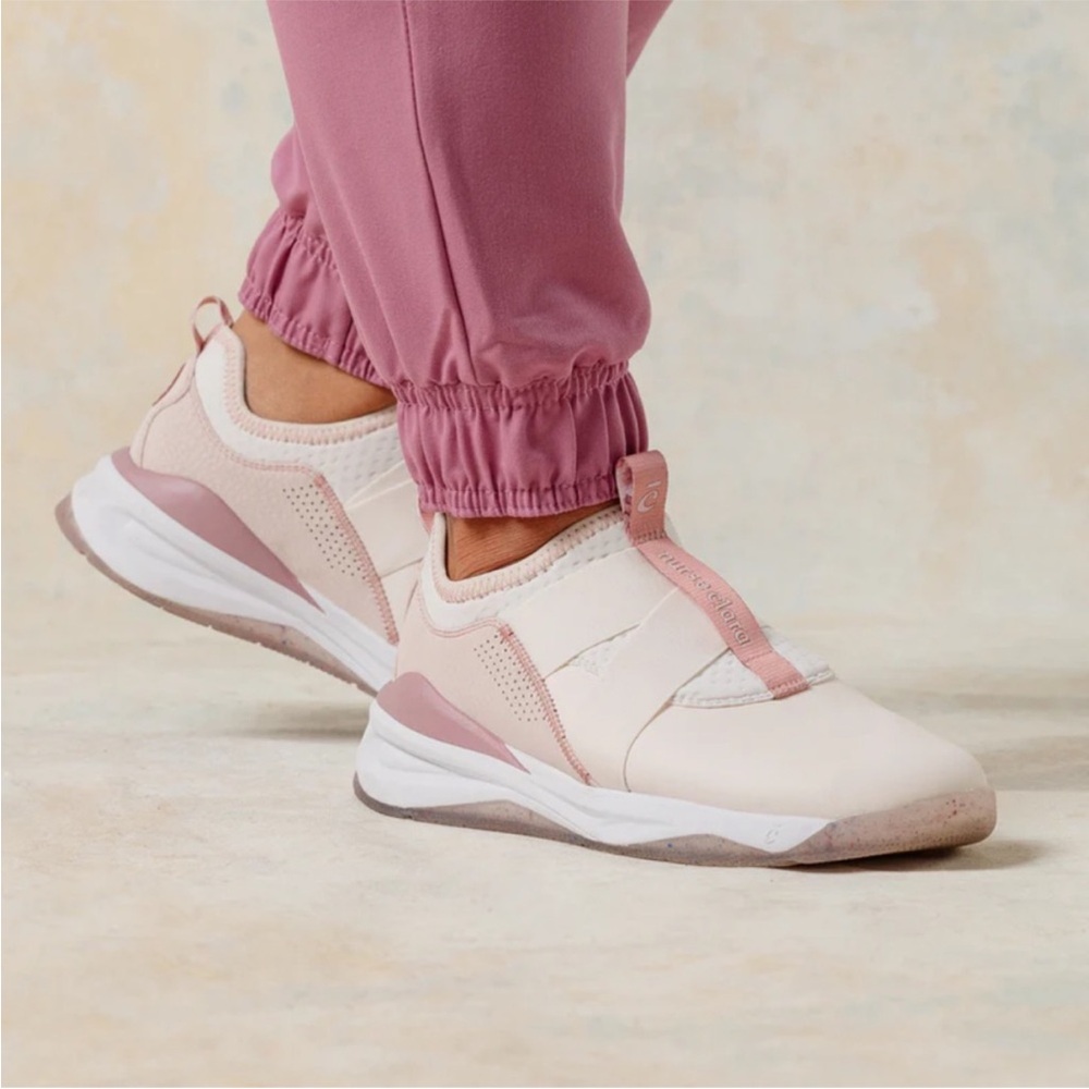 Clove Classic Nurse Clara 9